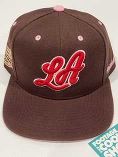 ITEM: Mitchell & Ness Hardwood Classics (HWC) Los Angeles Lakers Cursive Logo The 2009 NBA Finals Hat (brown/red/rose pink w/ rose pink undervisor) - Fitted size 7 1/4 CONDITION: Brand New - Never Worn (w/ original tags) ADDITIONAL NOTES: GUARANTEED TO BE 100% AUTHENTIC MERCHANDISE OR YOUR PAYMENT WILL BE REFUNDED IN FULL! SATISFACTION IS 100% GUARANTEED PAYMENT METHODS: eBay Payment Methods Cash or Credit Card (if picked-up locally @ our shop in Orange, CA) FOOTAGE By THECOOLSHOESHINE! 2740 Eas Brown Snapback Fitted Hat For Sports Events, Brown Snapback Hat For Baseball Season Streetwear, Retro Brown Baseball Cap For Streetwear, Vintage Brown Baseball Cap For Streetwear, Retro Brown Snapback Hat For Streetwear, Brown Snapback Hat With Embroidered Logo, Brown Embroidered Snapback Hat, Vintage Brown Snapback Hat For Streetwear, Brown Fitted Hat With Flat Bill For Streetwear