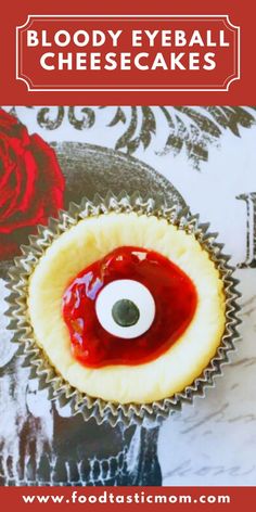 Bloody Eyeball Cheesecakes put the trick in a very delicious treat of white chocolate cheesecakes with an Oreo crust and raspberry topping. via @foodtasticmom Hallowen Custome Ideas, Raspberry Topping, Candy Corn Cookie, Halloween Cheesecake, Postres Halloween, Gluten Free Puff Pastry, Halloween Food Appetizers, Homemade Garlic Bread, Moms Cooking