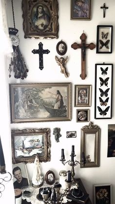 there are many pictures on the wall with crosses