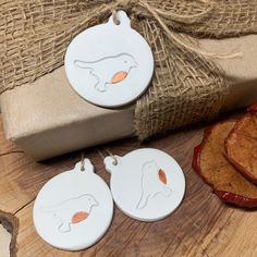 Part of the Robin collection. Pergect little gift tag to ornate your gift and decorate the tree. 


#robin #clayornaments #treeornaments #shopsmallthischristmas #christmashandmade #atwigstale Robin Christmas, Christmas Robin, Christmas Tree Decoration, Tree Decoration, Gift Tag, The Tree