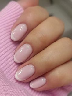 Minimalist Nails Oval Short, Simple Elegant French Nails, Simple Spring Manicure, Short Oval Ombre Nails, Short Oval Nails French, Minimalist Nails Spring 2024, Spring Time Nails Short, Clean Spring Nails, Pink French Short Nails