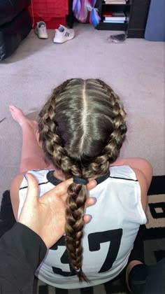 Tennis Hairstyles, Basketball Hair, Football Hairstyles, Cute Volleyball Hairstyles, Cute Sporty Hairstyles, Soccer Hairstyles, Volleyball Hair, Soccer Hair