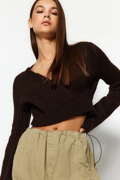 🌼 Handmade Cotton Crop Brown Wrap Sweater 🌼 Introducing a warm and stylish addition to your wardrobe! This hand-knitted cotton crop sweater combines comfort and fashion effortlessly. Made entirely from breathable, all-natural cotton, it's suitable for year-round wear. 🎨 Various Color Options: Our special crop sweater offers a range of color choices to match your style. Find the perfect hue to suit any season. Customize your look with your favorite color! 🌟 Key Features: Handcrafted with care, each piece is meticulously crafted. The crop cut offers a modern and chic appearance. High-quality 100% cotton material ensures comfort and durability. Our product provides a comfortable fit for all body types. Versatile enough for year-round wear and versatile styling options. 🎁 Great as a Gift: Crop Pullover, Color Key, Cropped Pullover, Cotton Crop Top, Knitwear Fashion, Cropped Tops, Versatile Outfits, Cropped Tube Top, Wrap Sweater