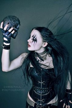 Black Metal Beauty Beautiful Darkness, Metalhead Girl, Black Metal Girl, Punk Glam, Metal Chicks, Rocker Chick, Witch Dress