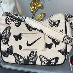 Very Cute ! Never Used . Patchwork Is Amazing And Was Home Made :) Cheap Forever 21 Shoulder Bag, Nike Purses, Nike Bags, Bags Vintage, Nike White, Mini Bags, Vintage Nike, White Nikes, Home Made