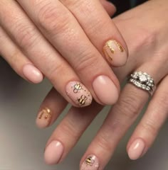 Honey Themed Nails, Honeybee Nail Design, Nail Art Bee, Short Luminary Nails, Honey Nails Design, Honeycomb Nails, Bee Nails Design, Honey Bee Nails, Honey Bee Nail Art