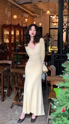 Classy Conservative Outfits, Soft Feminine Outfits Classy, Bayonetta Style, Conservative Clothing, Conservative Dress, Hourglass Figure Outfits, Modest Outfit Ideas, Elegant Outfit Classy, Korean Fashion Dress