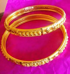 Bangle Models, Plain Bangles, Solid Gold Bangle, Bangle Design, Gold Jewelry Outfits, Gold Bangles For Women, Gold Earrings Models, Antique Gold Jewelry Indian, Gold Bangle Set