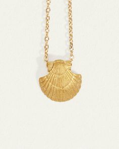 Sia Necklace Gold | Shell Necklace 18K Gold Vermeil Spiritual Shell Necklace As Gift, Spiritual Healing Shell Jewelry, Gold Shell Necklace, Shell Charm Necklace, Energy Protection, Water Energy, Gemstone Properties, Solid Gold Earrings, Vermeil Jewelry