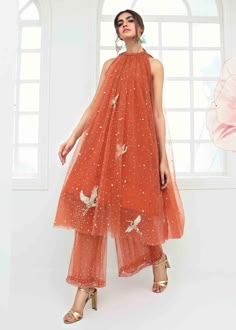 Latest Trendy Dresses Indian, Traditional Kurti Designs, Indo Western Dress, Art And Painting, Traditional Indian Outfits, Ethnic Outfits, Suit Design, Dress Indian Style, Party Wear Indian Dresses