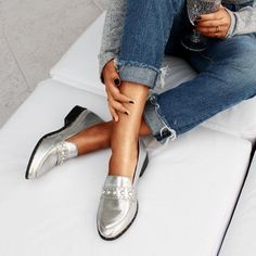 Vinci Shoes Mel Silver Loafers Silver Metallic Flats Outfit, Silver Loafers Outfit 2023, Silver Mules Outfit, Silver Loafer Outfits Women, Metallic Loafers Outfit, Silver Loafers Outfit, Loafer Outfits Women, Metallic Shoes Outfit, Vinci Shoes