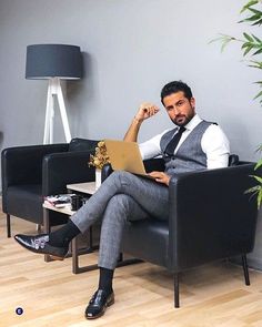 Boss Poses Male, Men In Socks, Business Portrait Photography, Headshot Poses, Lifestyle Shoot, Business Photoshoot, Lifestyle Photos, Professional Headshots