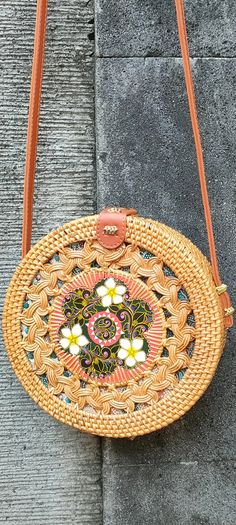 Round Rattan Crossbody Bag – Boho Living Room Western Style Interior, Rattan Bags, Flowy Sundress, Rattan Wood, Sunglasses Mirror, Mirror Makeup, Cell Phone Wallet, Rattan Bag, Beach Adventure