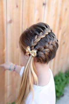 Most Trendy Classic Prom Hairstyles of Long Hairs - Long hairs seem to be much classy but they also become a problem. This is because long hair offer more versatile options and can confuse. Before looki... - Ribbon Braid Prom Hairstyle of Long Hairs . Girls Updo, Girl Hair Dos, A Ponytail, Hair Advice, Girls Braids, Back To School Hairstyles, Long Blonde