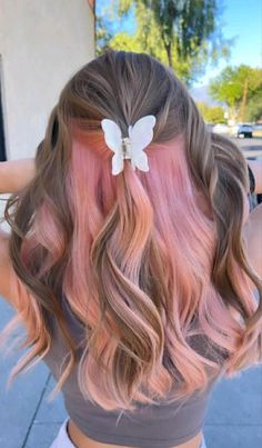 Peekaboo Hair Color On Dark Hair, Pink Underneath Hair, Pink Peekaboo Hair, Alternative Beauty, Peekaboo Hair Colors, Hairstyles Anime, Pink Hair Dye, Hair Color Underneath, Peekaboo Hair