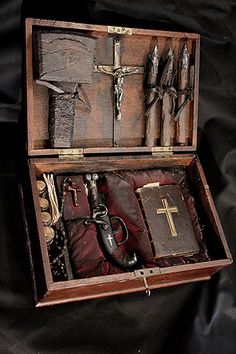 Early 19th century French vampyr hunting kit. The Specimens of Alex CF. Vampire Hunting Kit, Diesel Punk, Vampire Hunter, Interesting History, Dean Winchester, Dracula, Wooden Box, Supernatural, Just In Case