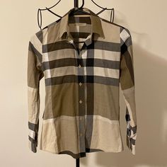 Reposing This Great Top! Excellent Condition! Never Wore! Gained A Little Weight, Now Unable To Fit. Burberry Shirt, Shirt Color, Burberry, Colorful Shirts, Green, Women Shopping, How To Wear, Color