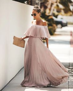 Off Shoulder Elegant Pleated Long Dress Bianca Jagger, Off Shoulder Dresses, Half Sleeve Dresses, Maxi Robes, Pleated Maxi Dress, Strapless Maxi Dress, Pleated Maxi, Off The Shoulder Dress, Chiffon Ruffle