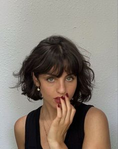 Top 50 Short Bob Hairstyles for Women in 2024 (Detailed Gallery + Video) | 50 Stunning Short Bob Hairstyles for Women Trending in 2024 | Aesthetic Women's Hairstyles & Haircut Inspo Face Framing Layers Short Hair Bangs, Cute Short Hairstyles Layered, Choppy Bob Fringe, Shirt Hairstyles With Bangs, Asymmetric Bob With Bangs, Short Women Hair Styles, Models With Bob Haircut, Cute Short Hair Layers, Short Bob And Fringe