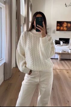 White Winter Style, White Sweater Winter Outfit, White Sweater White Pants, Styling White Sweater, Cozy White Outfit, White Winter Pants, White Sweatshirt Outfit Women, White Curdoroy Pants Outfit, White Knitwear Outfit