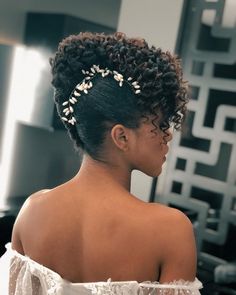 Natural Hair Brides, Natural Hair Updo Wedding, Curly Bridal Hair, Bridal Hair Decorations, High Puff