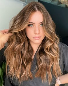 Hair Colors For Blue Eyes, Light Golden Brown Hair, Light Brown Hair Color, Hair Colour For Green Eyes, Caramel Brown Hair, Golden Brown Hair Color, Brown Hair With Caramel Highlights, Golden Brown Hair