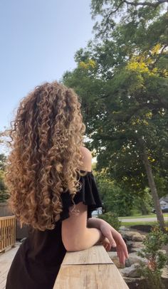 Blondish Brown Hair Curly, Long Curly Hair Light Brown, Waist Length Curly Hair Natural, Dark Blonde Curly Hair Natural, Caramel Blonde Curly Hair, Dirty Blonde Hair Curly, Warm Blonde Curly Hair, Blonde Highlights On Dark Curly Hair