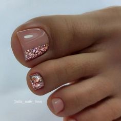 Педикюр для летнего отдыха - 40 лучших идей • Журнал NAILS Glitter Toe Nails, Pedicure Nail Designs, Gel Toe Nails, Acrylic Toes, Acrylic Toe Nails, Toe Nail Color, Pretty Toe Nails, Cute Toe Nails