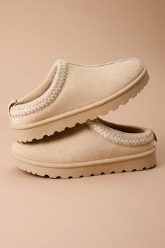 This embroidered clog slipper offers cozy comfort with its plush lining and beautiful embroidery. Designed with a suede sturdy sole, these slippers provide both warmth and durability for indoor and outdoor wear. Comfy Mom Outfits, Slippers Online, First Thing In The Morning, Plush Slippers, Bedroom Slippers, Bow Shop, Outdoor Slippers, Clog Slippers, Platform Slippers