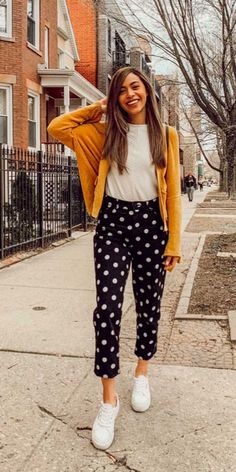 26 Casual Summer Outfit Ideas You need this moment - Hi Giggle! Work Outfits Casual, Casual Teacher Outfit, Outfits Leggings, Cute Teacher Outfits, Super Nana, Outfits Simple, Teaching Outfits, Summer Outfit Ideas, Summer Work