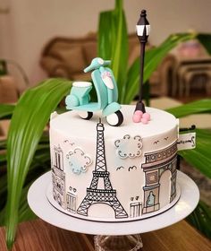 there is a cake with the eiffel tower on it