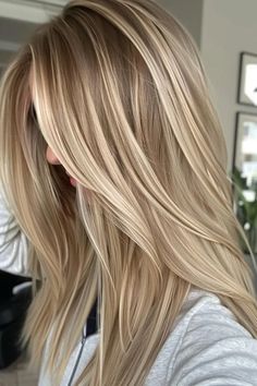 45 Blonde Hair Color Ideas That Will Make You Look Like a Total Bombshell - Flo's Blog Champagne Blonde Highlights, Hair Color Ideas Trending, Black And Blonde Ombre, Cute Blonde Hair, Champagne Blonde Hair, Hair Dye Shampoo, Cute Blonde, Summer Blonde Hair, Black Hair Dye