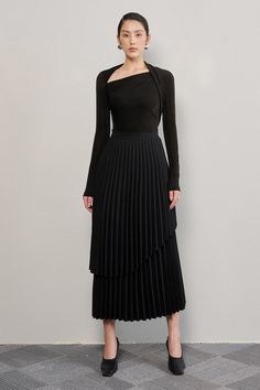 Crafted from premium cotton, this skirt features delicate unique layered pleating design inspired by the graceful leaves of the ginkgo tree. Its midi length adds an elegant touch to any outfit, making it a must-have for any fashion-forward wardrobe. Elegant Folded Maxi Skirt For Evening, Elegant Evening Maxi Skirt With Folds, Elegant Midi Skirt With Folds, Elegant Evening Pleated Draped Skirt, Elegant Long Draped Pleated Skirt, Elegant Draped Skirt With Folds, Elegant Draped Flowy Skirt With Folds, Elegant Tiered Skirt With Pleated Hem, Elegant Formal Pleated Draped Skirt