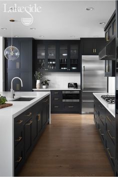 A drawer or cabinet for every single item in this black and white kitchen. Kitchen With Black Cabinets, Oasis Decor, Kabinet Dapur, Desert Oasis, Kitchen Design Decor, Kitchen Room Design, Kitchen Inspiration Design, Black Cabinets, Kitchen Cabinet Design