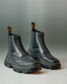 2976 Chelsea Boots, Dr Martens 2976, Platform Shoes Sandals, Lightweight Boots, Platform Chelsea Boots, Patent Boots, Botas Chelsea, Yellow Heels