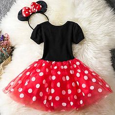 Little girls Polka dot dress, can be worn casual or dressed up. Your little cutie will feel like a princess in this pretty little dress. Color: Pink/White Polka Dots with Black on top, Red/White Polka Dots with Black on top Sizes: 9-12 Months, 6-9 Months, 12-18 Month, 2-3 Years, 3-4 Years, 4-5 Years, 5-6 Years Size Chart Inches Size Bust Length 6-9 Months(73cm) 18 19 9-12 Months(80cm) 19 19¼ 12-18 Months(90cm) 19¾ 20½ 2-3 Years(100cm) 20½ 21¼ 3-4 Years(110cm) 21¼ 22 4-5 Years(120cm) 22 22¾ 5-6 Y Princess Party Costume, Girls Polka Dot Dress, Pretty Little Dress, Girls Tulle Dress, Girls Lace Dress, Minnie Mouse Dress, Cake Smash Outfit, Princess Costume