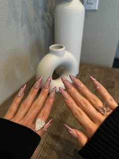 French Tip Almond Nails With Design, Oval French Nails, Pearl Wedding Nails, French Nails Chrome, Almond Nails With Design, Pink Chrome French, Chrome French Tips, Vogue Nails, Chrome French