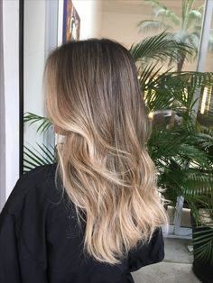 Brunette To Blonde Inspiration, Lived In Light Brown Balayage, Blond Balayage On Brown Hair Medium Length, Bronde Balayage With Root Melt, Blonde To Darker Hair, Blonde Balayage On Shoulder Length Hair, Ombre Dirty Blonde Hair, Light Brown Bolyoge, Half Balyage Long Hair