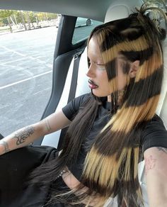 Makeup 2000s, Y2k Cybercore, Y2k Hairstyles, Dyed Hair Inspiration, Hair Reference, Baddie Hairstyles, Hair Inspo Color, Black Girls Hairstyles, Aesthetic Hair