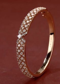 Bangles Jewelry Designs, Diamond Jewelry Designs, Jewelry Showcases, Gold Bangles Design, Bracelets Gold Diamond, Diamond Bangle, Jewelry Design Necklace