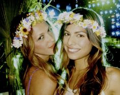 Are Floral Wreaths the New “Friendship” Accessory? Halo Accessories, Hippie Halloween Costume, Fairy Halo, Festival Flower Crown, Music Festival Hair, Daisy Flower Crown, Hippie Costume Halloween, Unicorn Fairy, Daisy Headband