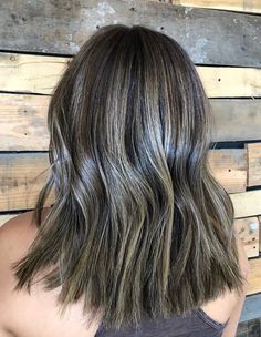 Bronde bayalage. Great brunette bayalage Bronde Bayalage, Brunette Bayalage, Fat Face Haircuts, Highlight Hair, Subtle Highlights, Nice Hair, Blonde Hair Looks, Girl Haircuts