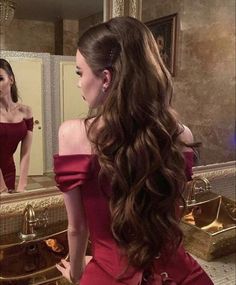 Saree Modern, Prom Dresses With Lace, Megan Markel, Modern Sarees, Burgundy Prom Dresses, Disneybound Outfits, Weddings Dress, Burgundy Prom, Dresses With Lace