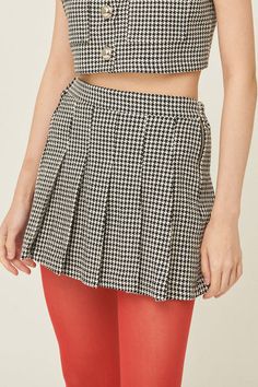 Casual Skort With Zipper Closure For Spring, Casual Spring Skort With Zipper Closure, Casual Mini Skort With Zipper Closure, Casual Skort With Pleated Waist And Short Inseam, Casual Fitted Mini Skirt With Houndstooth Pattern, Casual Houndstooth Mini Skirt For Spring, Fitted Casual Mini Skirt With Houndstooth Pattern, Casual Fitted Houndstooth Mini Skirt, Preppy Pleated Mini Length Bottoms