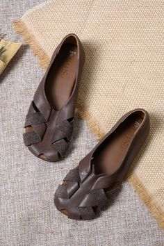 Fabric: Cowhide Overview: (1)Soft Rubble Sole (2)Cowhide Insole Detail In Tile Measurement Size: 35,36,37,38,39,40 Heels:1.5cm #shoes #leather #flats #slipon Comfortable Brown Flats For Spring, Comfortable Brown Spring Flats, Brown Open Toe Flats For Fall, Casual Open Toe Flats For Fall, Leather Knitting, Flats For Women, Genuine Leather Sandals, Flats Online, Brown Flats