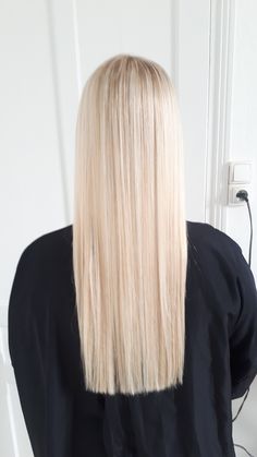 Balayage Blond clair sur cheveux long Balayage Blond, Hair Idea, Light Blonde, Only Girl, Photo Instagram, Blonde Highlights, Medium Length, Hair Ideas, Balayage