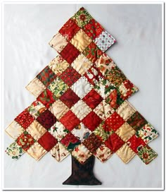 a quilted christmas tree is displayed on a table