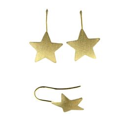 Discover timeless elegance with our exquisite 18K Solid Yellow Gold Dangle Satin Star Hook Earrings, sized at 0.75 inches. Crafted with precision and care, these earrings are made from 18K hypoallergenic gold to ensure both durability and comfort. Elevate your style with these stunning accessories, and rest assured that they come beautifully packaged in an Amalia Gift box and bag for that perfect finishing touch. Shop now and adorn yourself or surprise a loved one with the gift of timeless beaut Gold Star-shaped Earrings With Ear Wire, Gold Star Earrings With Ear Wire, Star Earring, Star Earrings, Hook Earrings, Solid Yellow, Timeless Elegance, Yellow Gold, Satin