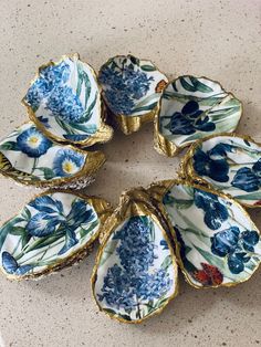 six blue and white flowered dishes are arranged in a circle on a countertop