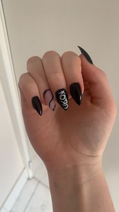 Deftones Inspired Nails, Korn Nail Ideas, Band Inspired Nails, Korn Nail Art, Ptv Nails, Concert Nail Ideas, Metallica Nail Art, Band Nails Rock, Rock Band Nail Art